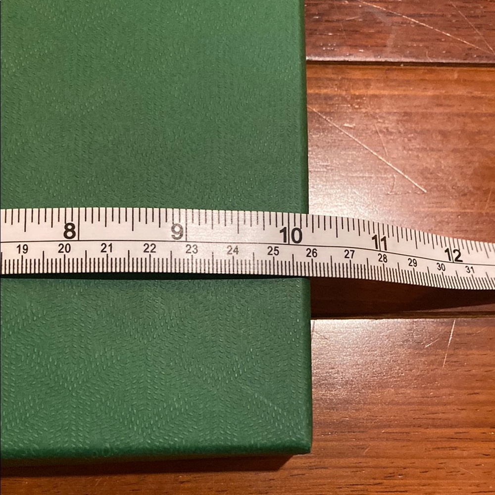 Green Box with Logo - Picture 2 of 4